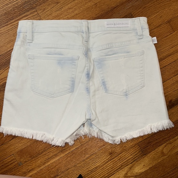 Rock & Republic Shorts with Skull detail - Picture 2 of 5